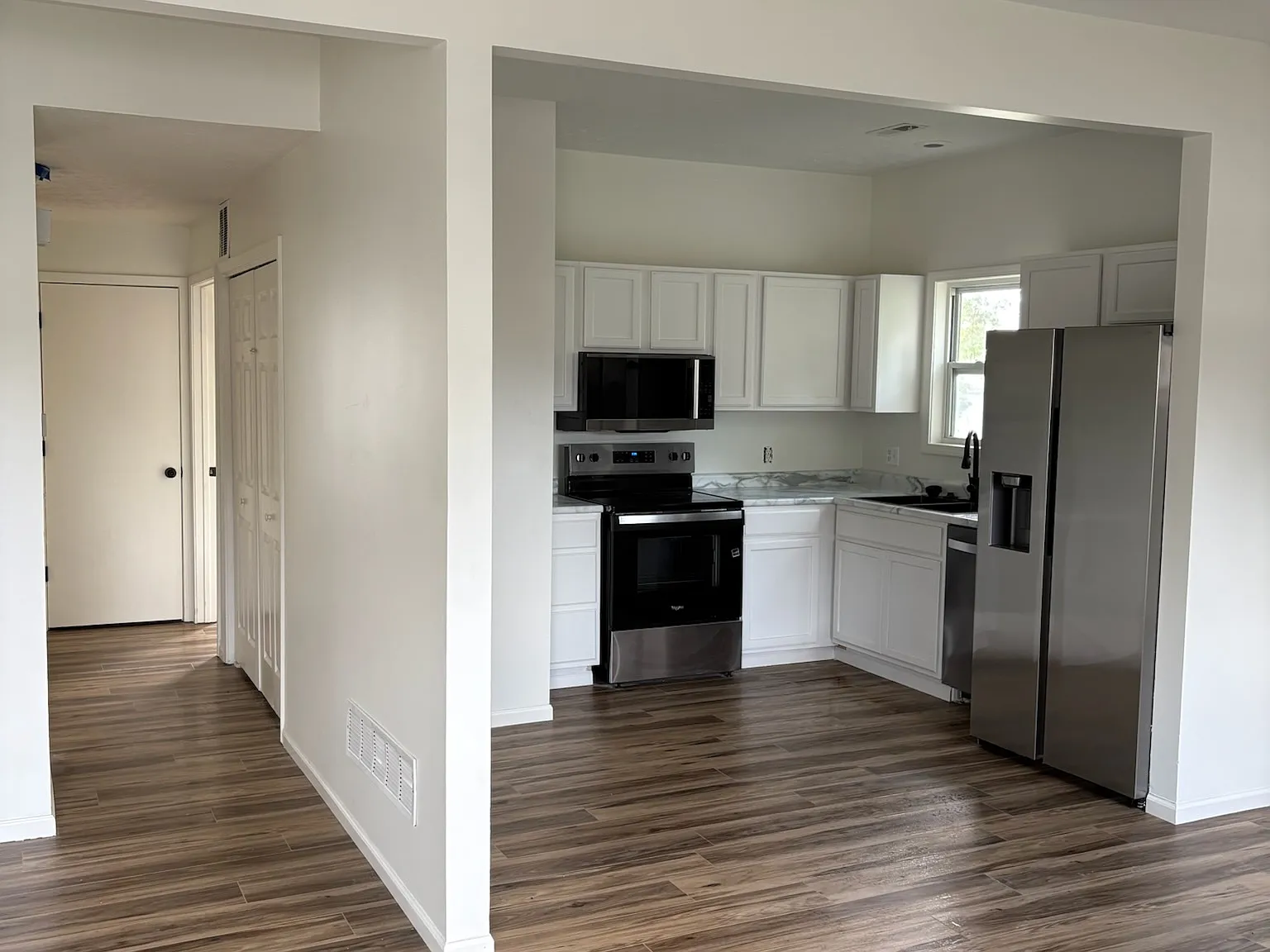 2 bed, 918 sqft, $1,300 — Photo 4