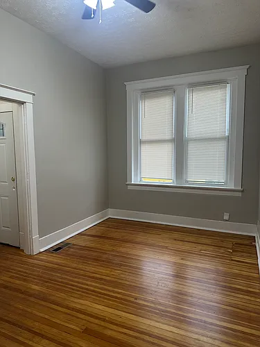 149 Vernon Ave Photo 1