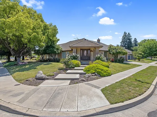 1425 E Paradise Avenue, Visalia, CA 93292