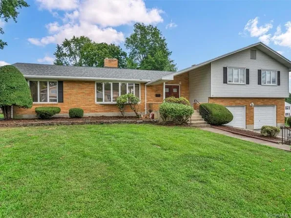 17 Ridge Crest Place, Wethersfield, CT 06109