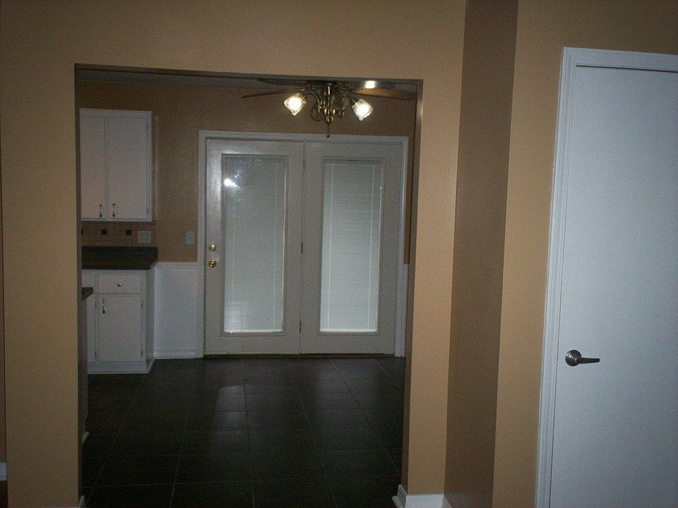 eat in kitchen