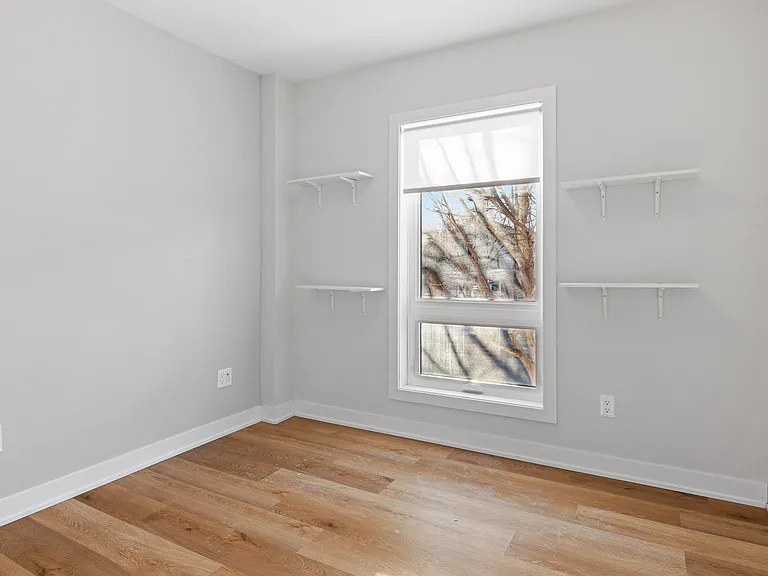 689 Churchill Ave N #204 — Photo 17