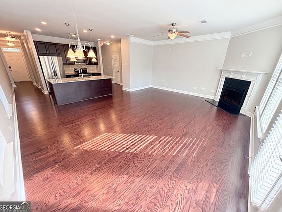 3rd image of 10555 Naramore Ln
