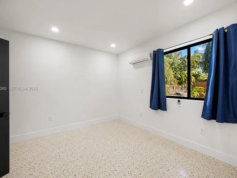 365 Fairway Dr — Photo 5