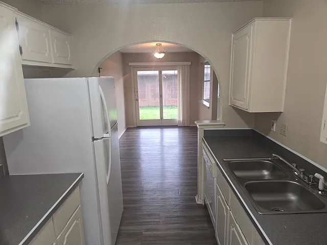 2101 Coach Dr — Photo 11