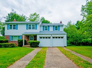 6 Garvey Dr, Hauppauge, NY 11788