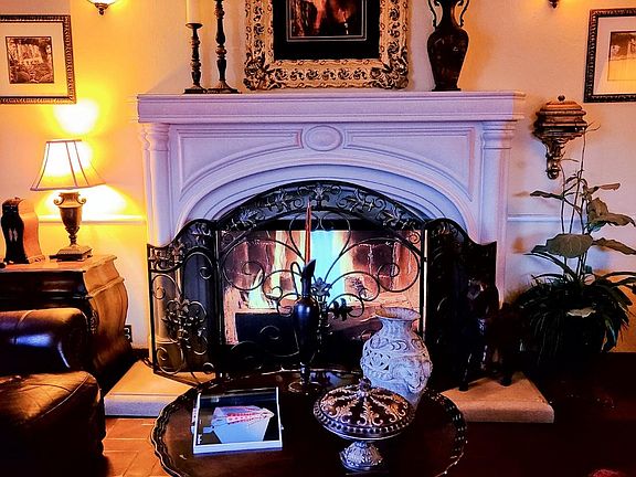 Gloria Swanson, a monument to the star of Sunset Blvd (the movie). Opening scenes filmed at the Alto Nido.