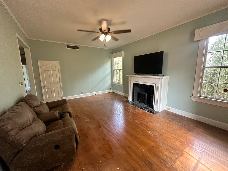 525 E Main St #3 — Photo 1