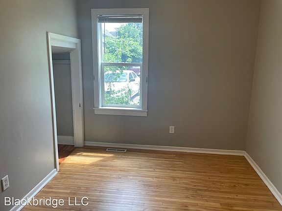 4th image of 868 Margaret St APT 1