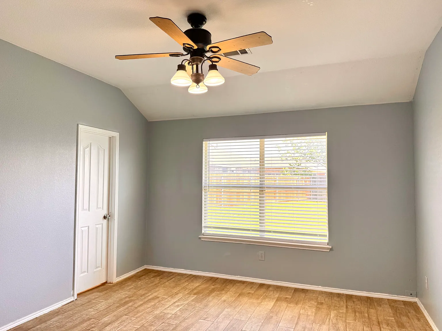 3 bed, 1734 sqft, $2,700 — Photo 4