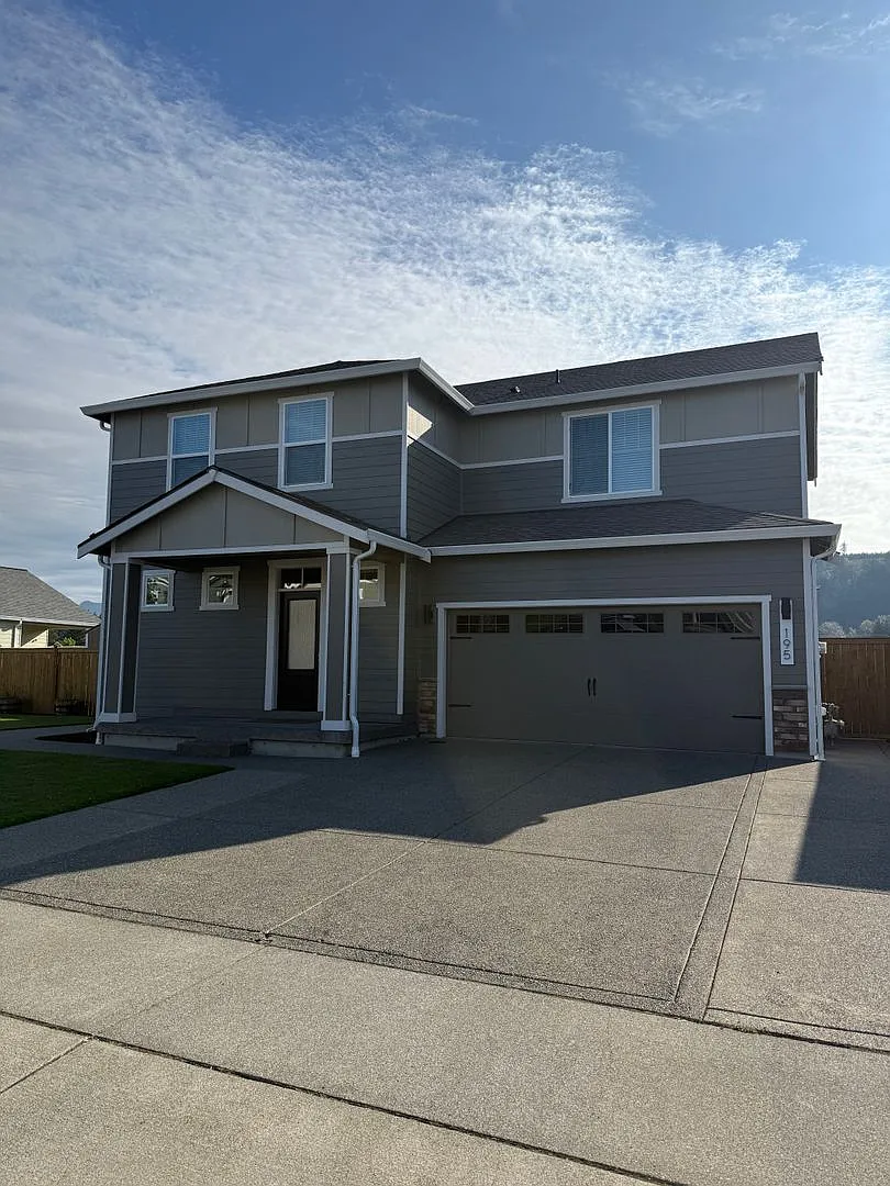 3 Bedroom Home in Heart of Enumclaw — Photo 1