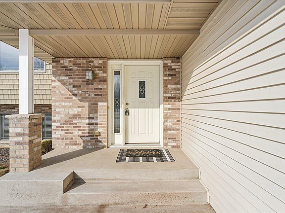 3rd image of 4404 E Viking Ct