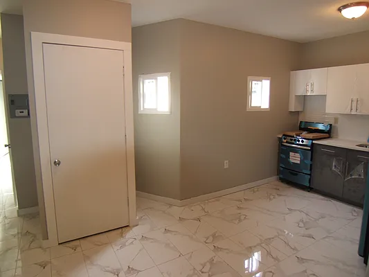 Rented by Joel Weisz, LREB | media 20