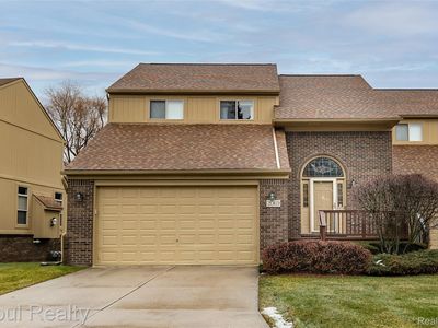 2069 Rochelle Park Dr, Rochester, MI, 48309