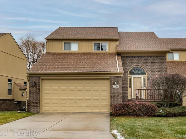 2069 Rochelle Park Dr, Rochester, MI 48309