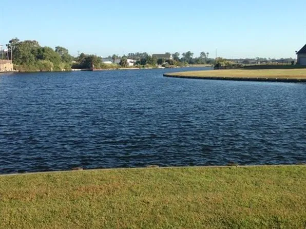 201 Azores Dr, Slidell, LA 70458