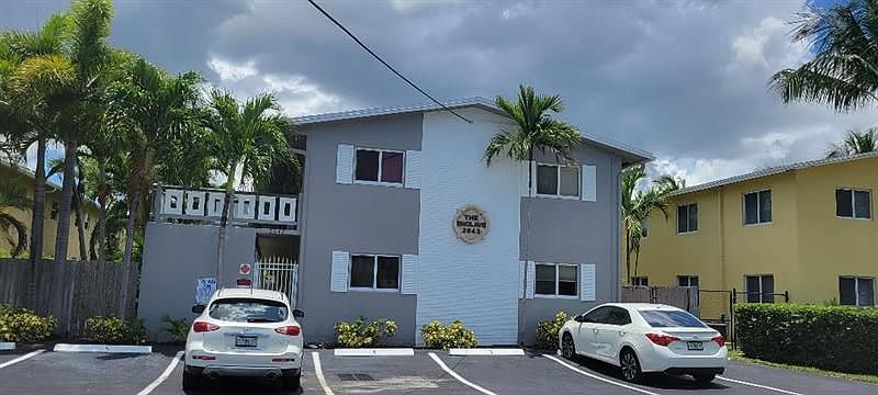 1st image of 2643 NE 8th Ave APT 11
