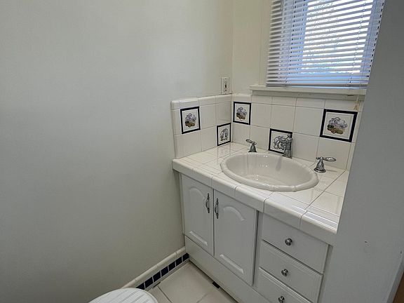 4th image of 48 E Lakeview Ave