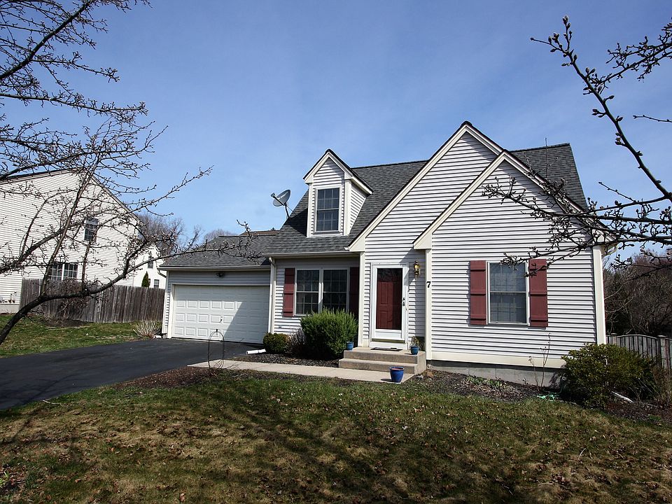1st image of 7 Crystal Dr
