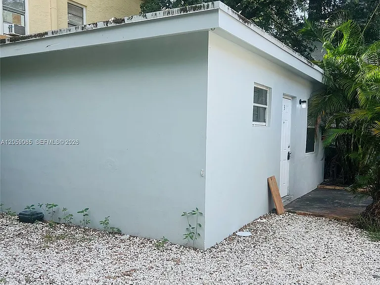 529 SW 3rd St #3 — Photo 8