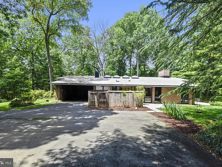 400 W Windsor Ave — Photo 47
