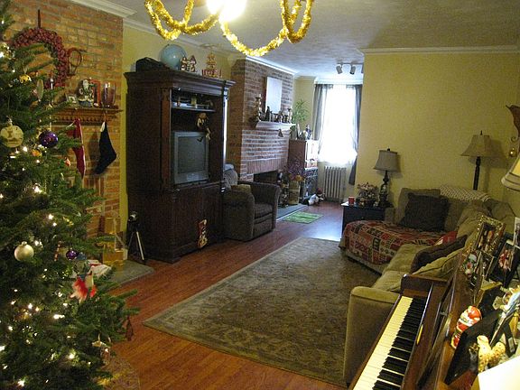 Main Room Towards Front Door