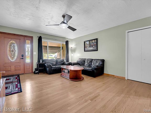 5th image of 5214 Daniels Dr