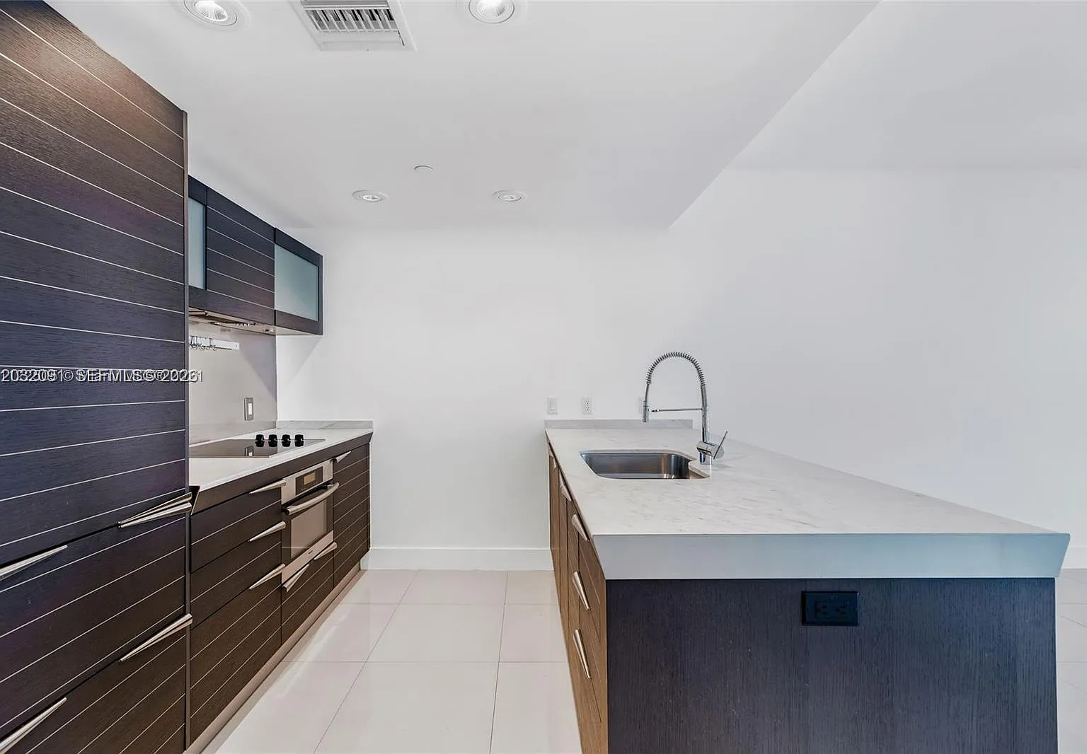 Epic West Condo — Photo 2