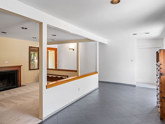 5th image of 497 Washington Ct