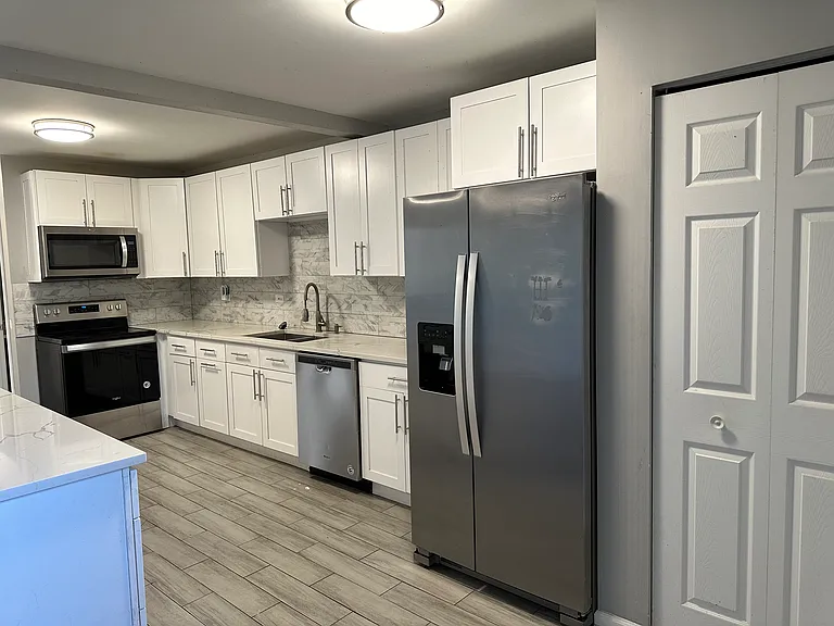 1032 Emerald Dr — Photo 1