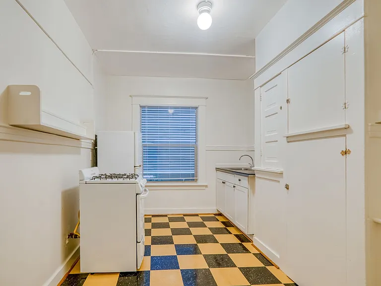 Victorian Apartments — Photo 21