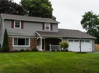 17 Burningtree Ln, Penfield, NY