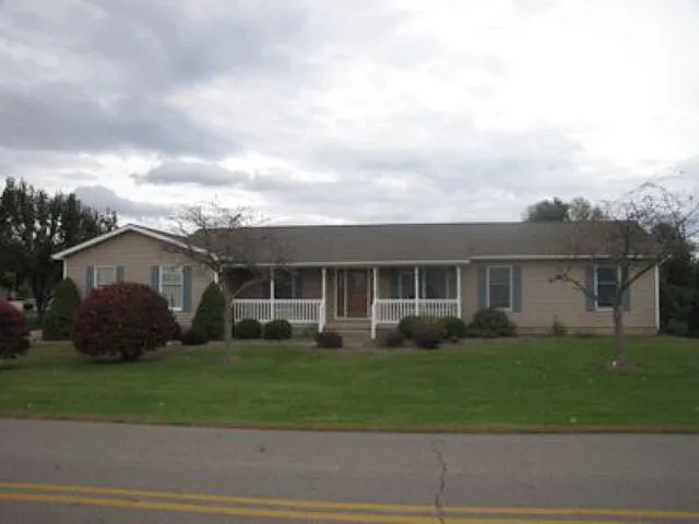 1594 Maple Grove Rd photo 1