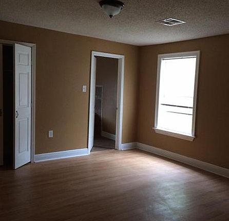 5th image of 4652 Camelia St