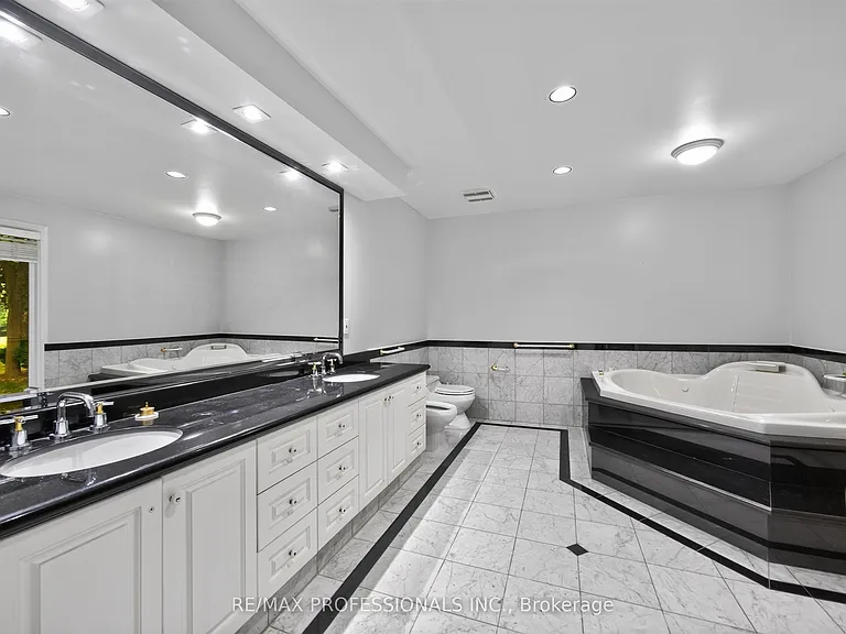 32 Edenbrook Hl — Photo 38