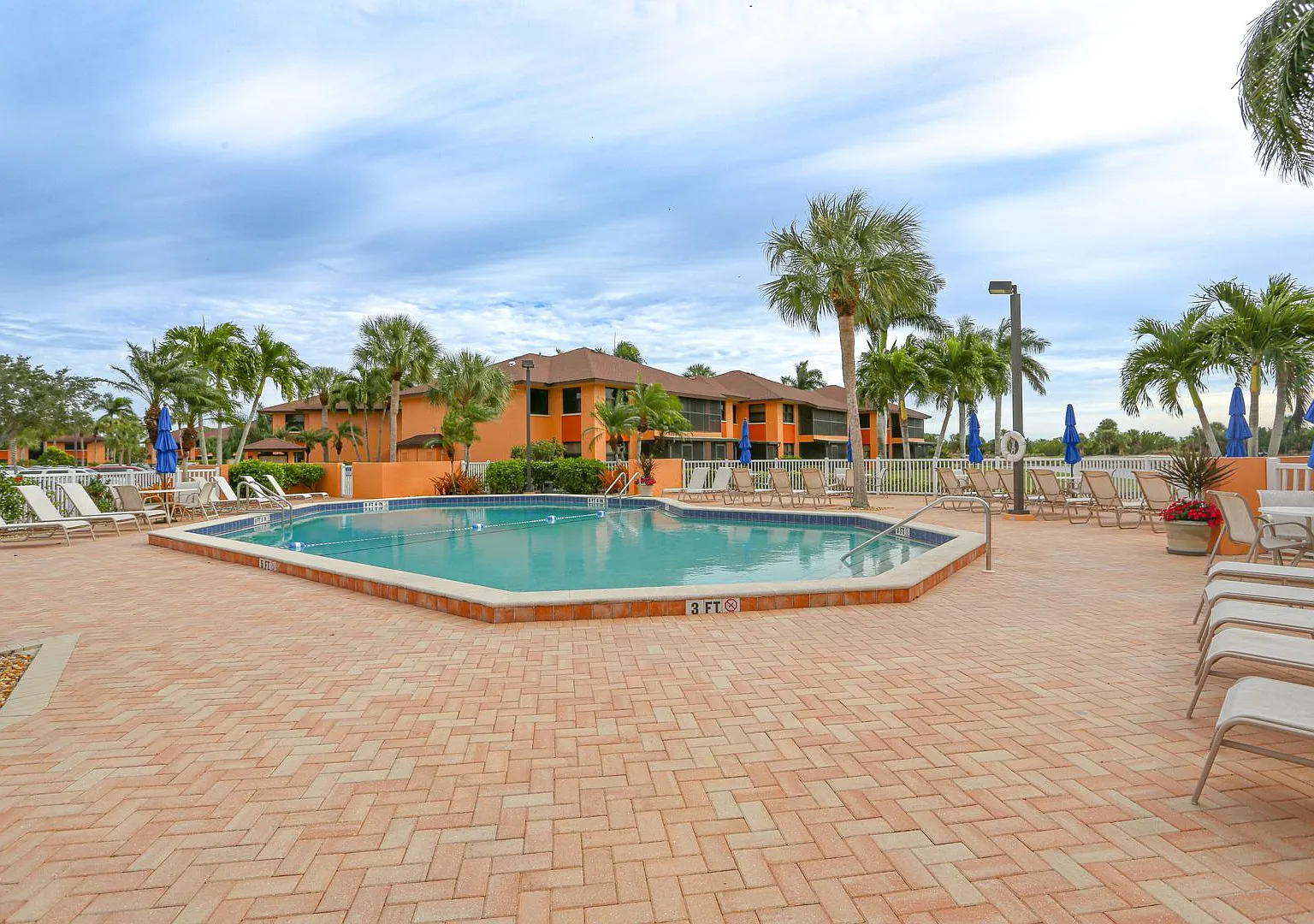 **Ask About The Two Weeks Free**Wonderful Updated Condo Close To Marco Island And Beaches Will No... — Photo 2