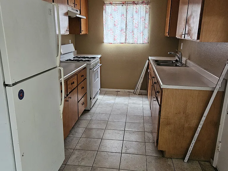 3953 Cameo Dr — Photo 2