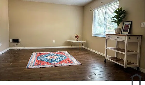 3 bed, 1087 sqft, $1,900 — Photo 4
