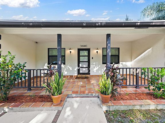 3rd image of 1580 NW 16th Avenue