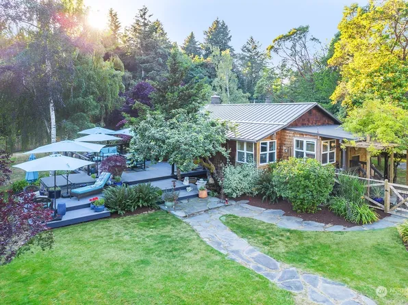 24204 75th Avenue SW, Vashon, WA 98070