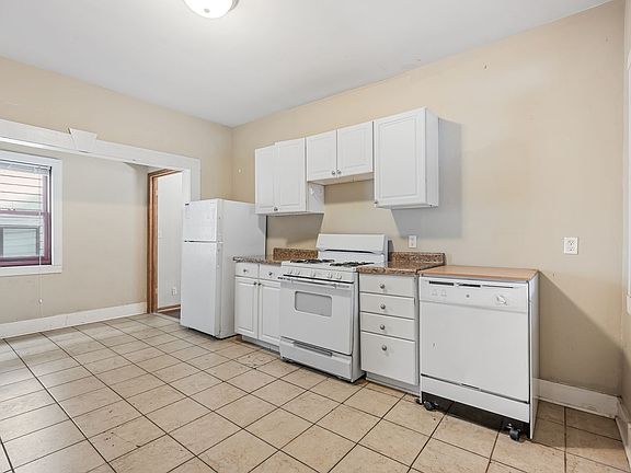 3rd image of 1018 12th Ave SE