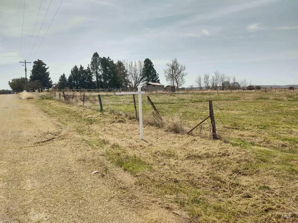 Beacon Ave, Emmett, ID 83617