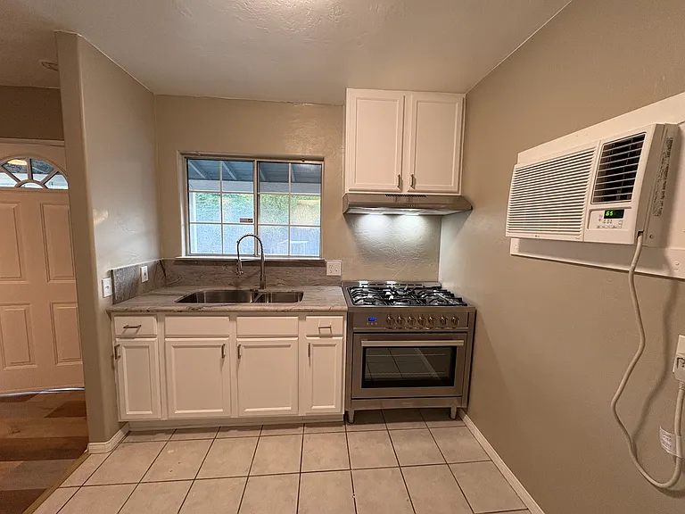 412 W B St #B — Photo 7