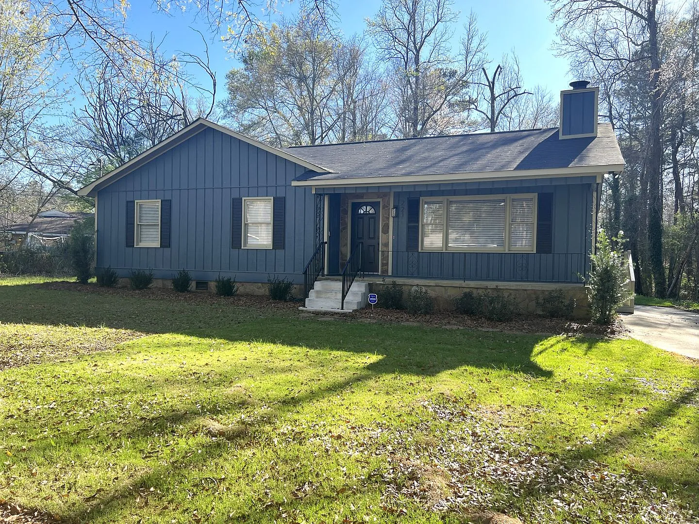 221 Jefferson Cir photo 1