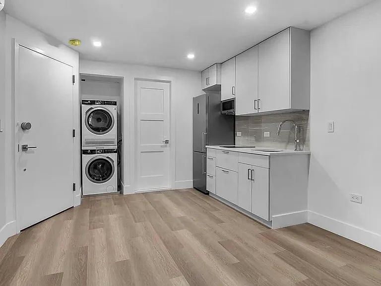 21 Polhemus Pl #3F — Photo 3