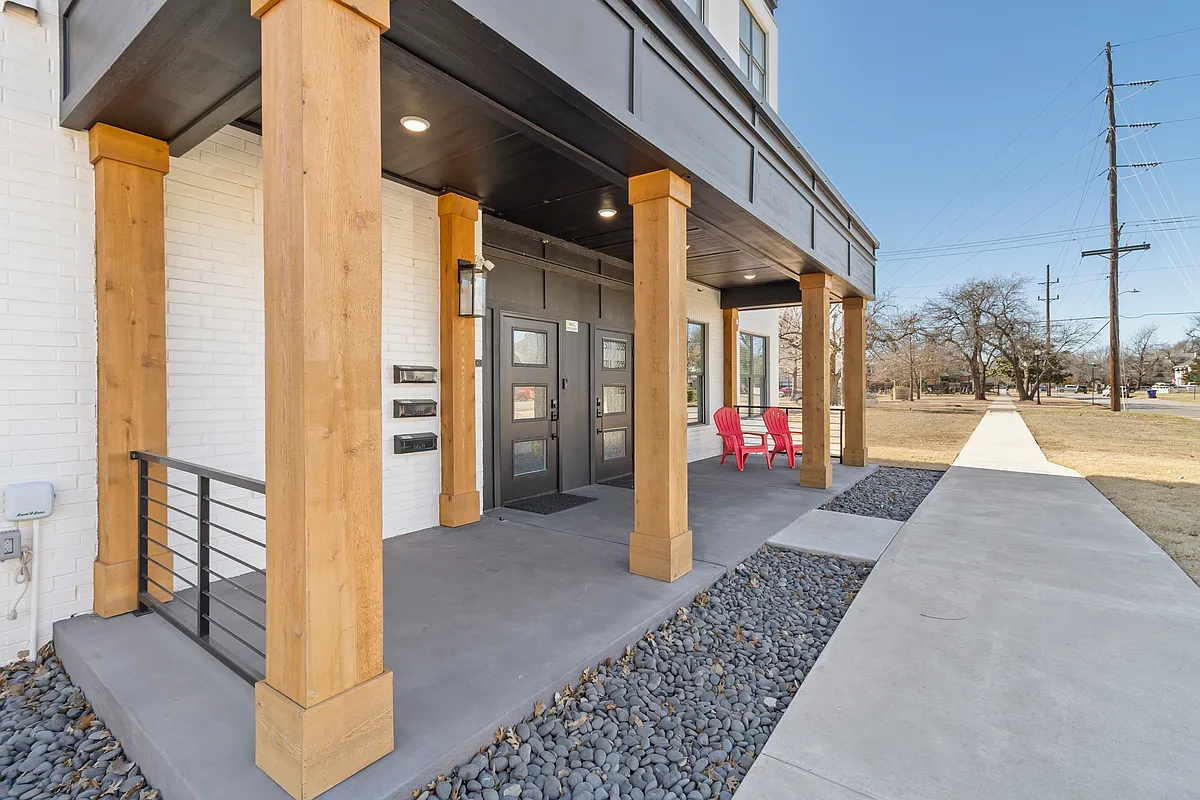 Building Photo - 224 W Symmes St #101