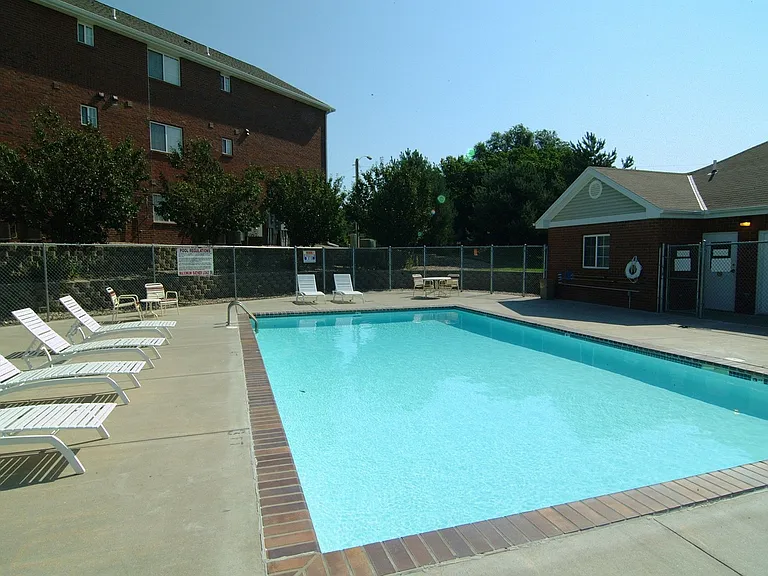Deer Park Apartments — Photo 24
