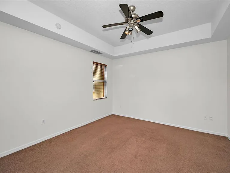 606 Wells Ct #202 — Photo 12