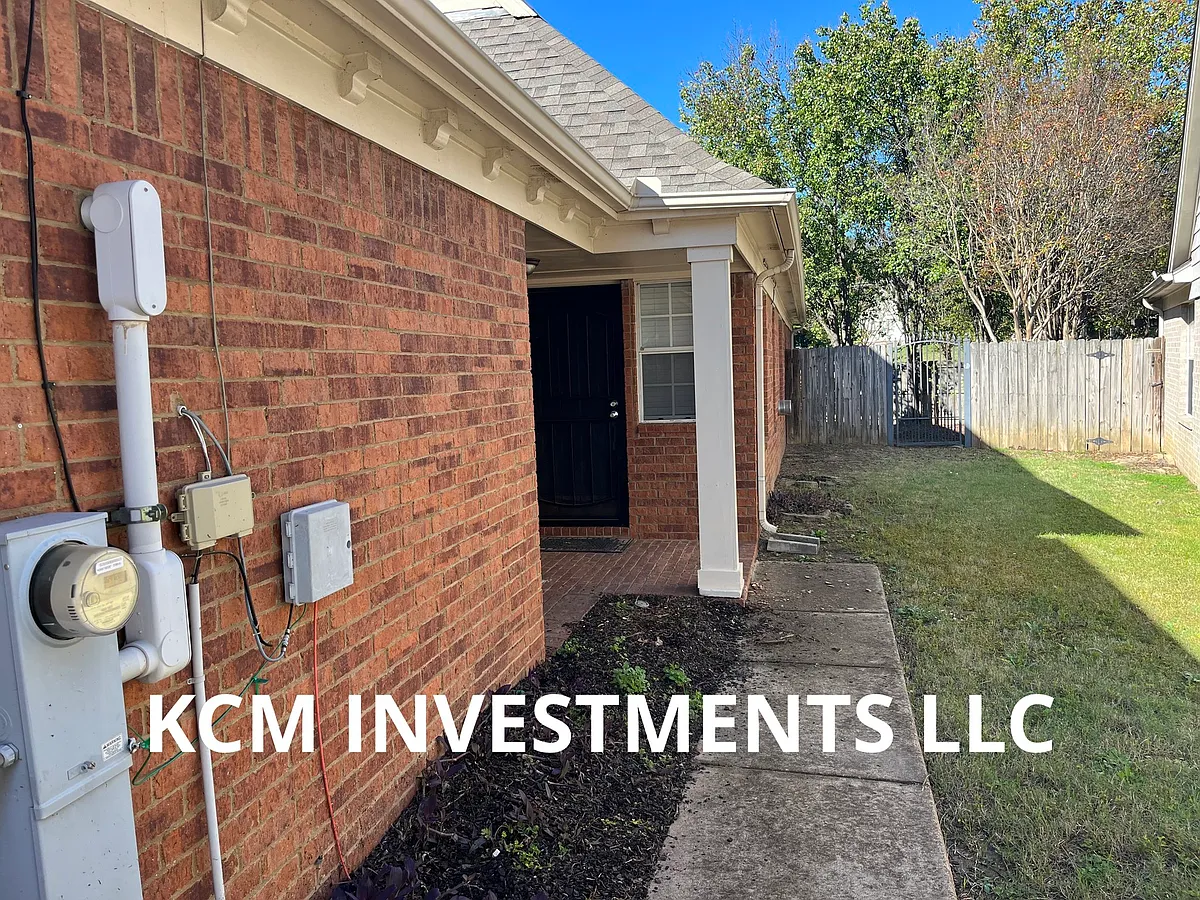 Building Photo - 1097 W Montebello Cres