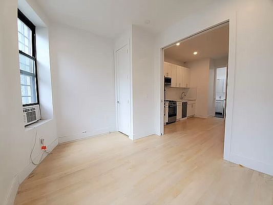 4th image of 220 W 122nd St APT 2R